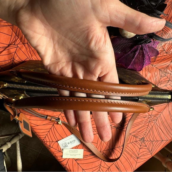 Louis Vuitton Monogram V Tote Black W Tags - Picture 11 of 16